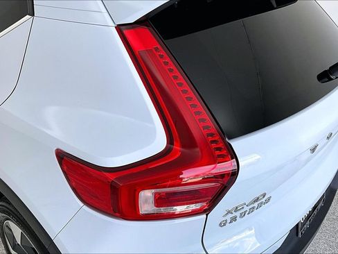 Certified 2024 Volvo XC40 B5 Core w/ Protection Package Premier AWD/4WD image 38