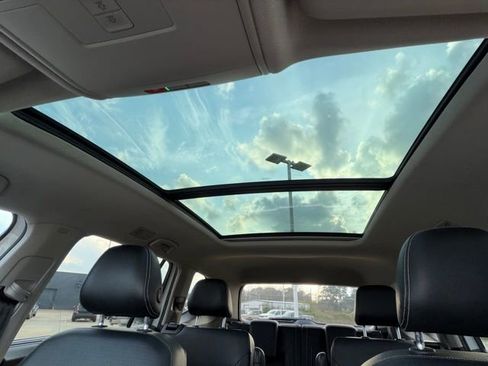 Used 2021 Volkswagen Atlas SEL R-Line image 23