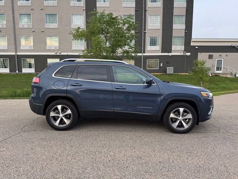 Used 2021 Jeep Cherokee Limited w/ Trailer Tow Group AWD/4WD image 13