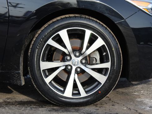 Used 2017 Nissan Maxima Platinum image 25