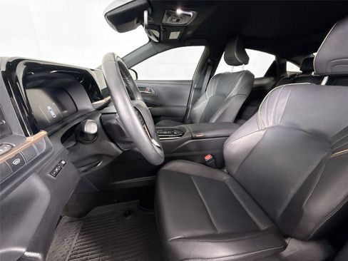 Used 2024 Toyota Crown Limited image 15