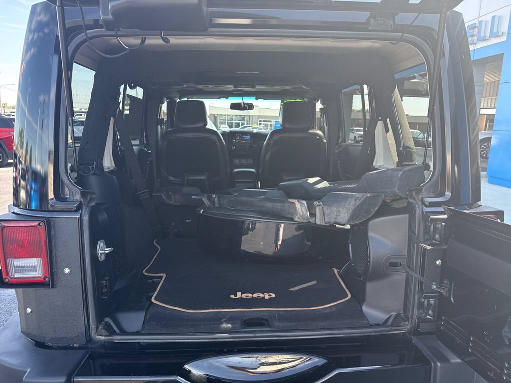 Used 2014 Jeep Wrangler Unlimited Sahara AWD/4WD image 28