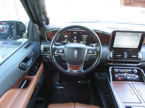 Used 2021 Lincoln Navigator Reserve w/ Cargo Convenience Package AWD/4WD image 34
