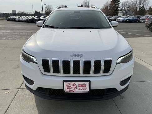 Used 2019 Jeep Cherokee Latitude Plus w/ Cold Weather Group image 3