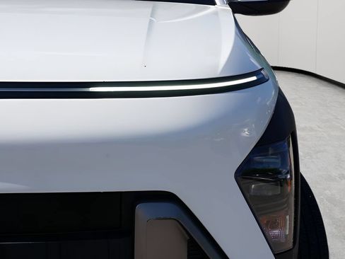 Used 2025 Hyundai Kona SEL AWD/4WD image 5