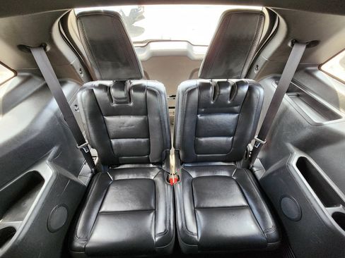 Used 2013 Ford Explorer XLT AWD/4WD image 18