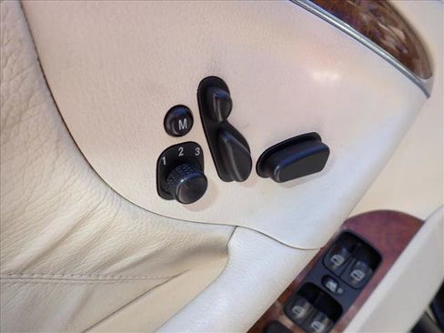 Used 2009 Mercedes-Benz CLK 350 Cabriolet image 12
