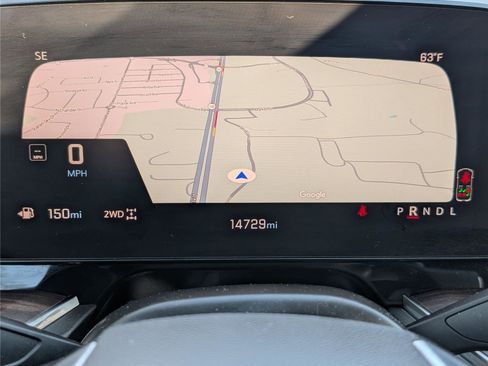 Used 2025 Chevrolet Suburban Z71 image 33