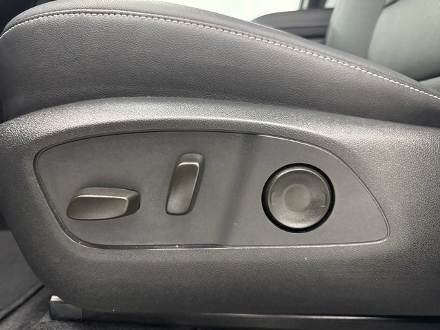 Used 2026 Chevrolet Traverse LT FWD image 10