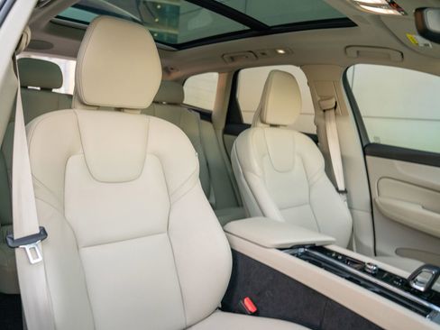 Used 2024 Volvo XC60 B5 Plus w/ Protection Package Premier image 25