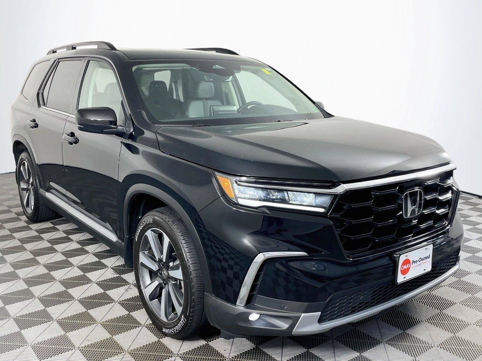 Certified 2025 Honda Pilot Touring image 1