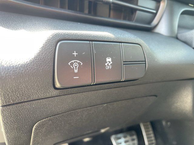 Used 2025 Hyundai Elantra Sport FWD image 33
