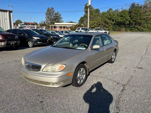 Used 2001 INFINITI I30 FWD image 1