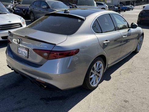 Used 2017 Alfa Romeo Giulia RWD image 4