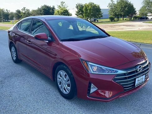 Used 2020 Hyundai Elantra SE w/ Convenience Package (C2) FWD image 4