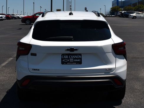 Used 2024 Chevrolet Trax RS w/ Sunroof Package FWD image 9
