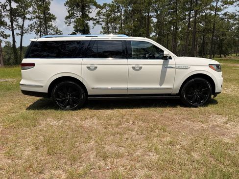 Used 2023 Lincoln Navigator L Reserve w/ Equipment Group 201A AWD/4WD image 6