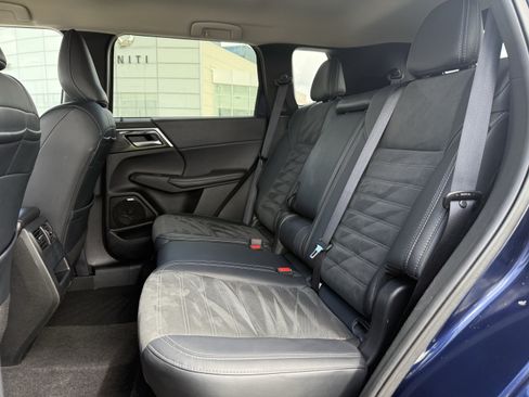 Used 2025 Mitsubishi Outlander SE AWD/4WD image 15