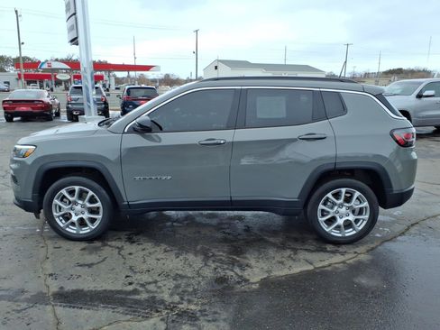 Used 2023 Jeep Compass Latitude w/ Sun and Sound Group image 7
