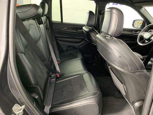 Used 2024 Jeep Grand Cherokee Altitude RWD image 38