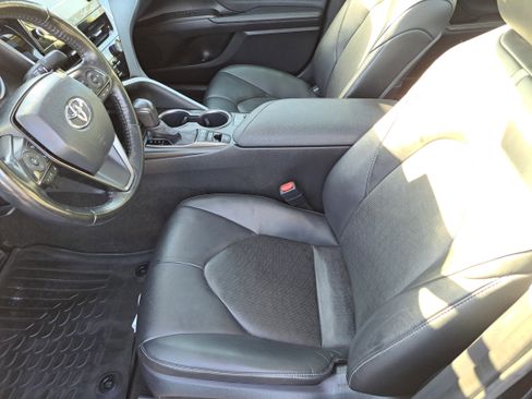 Used 2022 Toyota Camry XSE image 12