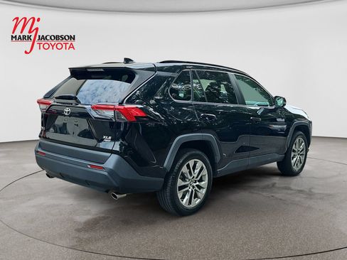 Used 2019 Toyota RAV4 XLE Premium w/ All Weather Liner Package AWD/4WD image 8
