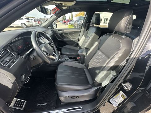 Used 2022 Volkswagen Tiguan SE R-Line image 19
