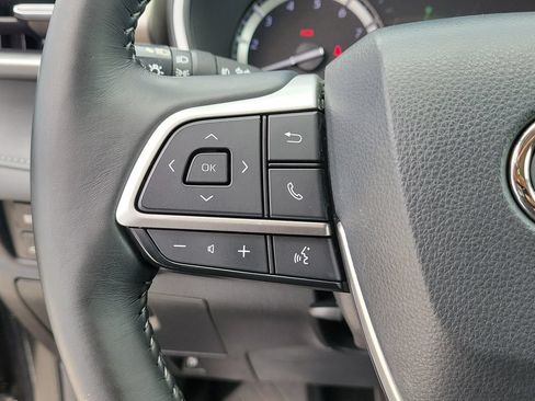 Used 2022 Toyota Highlander XLE FWD image 16