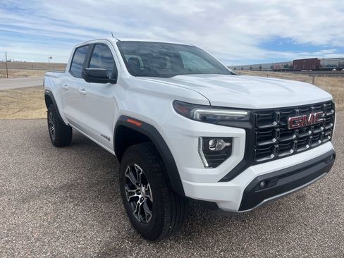 Used 2024 GMC Canyon AT4 w/ Technology Package AWD/4WD image 8