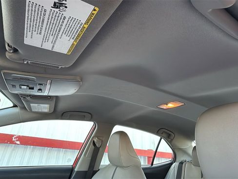 Used 2021 Toyota Camry SE image 12