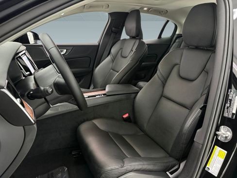 Used 2025 Volvo S60 B5 Plus image 5