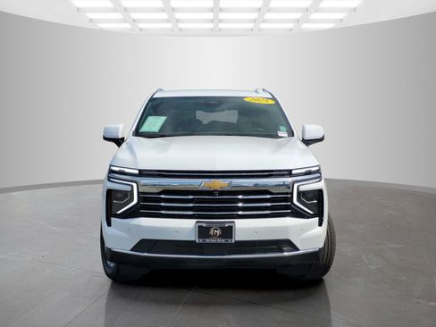 Used 2025 Chevrolet Suburban LT AWD/4WD image 2