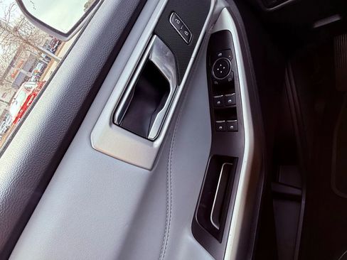 Used 2022 Ford Explorer XLT w/ Equipment Group 202A image 19