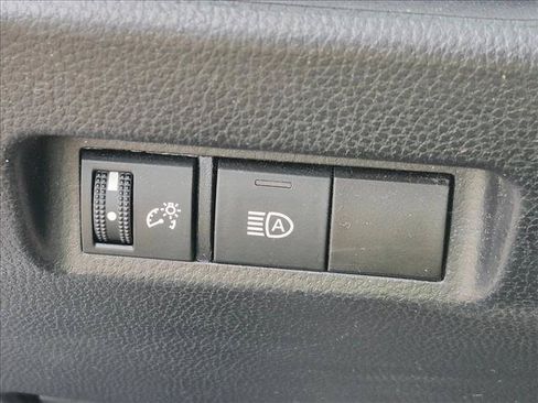 Used 2022 Toyota RAV4 LE FWD image 12