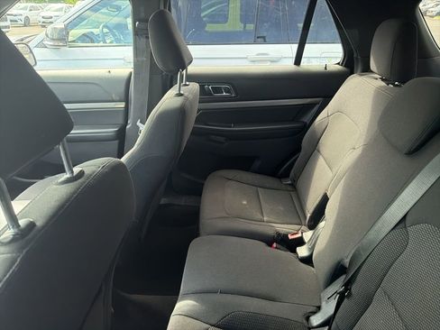 Used 2019 Ford Explorer XLT FWD image 8