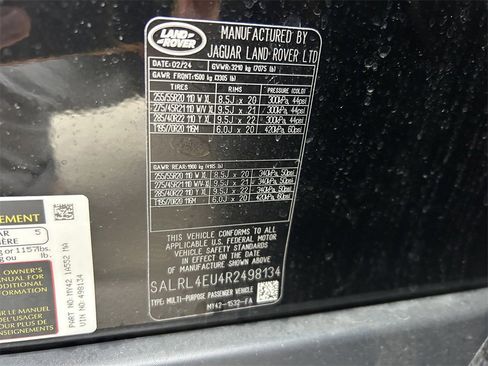 Used 2024 Land Rover Discovery Dynamic SE image 11