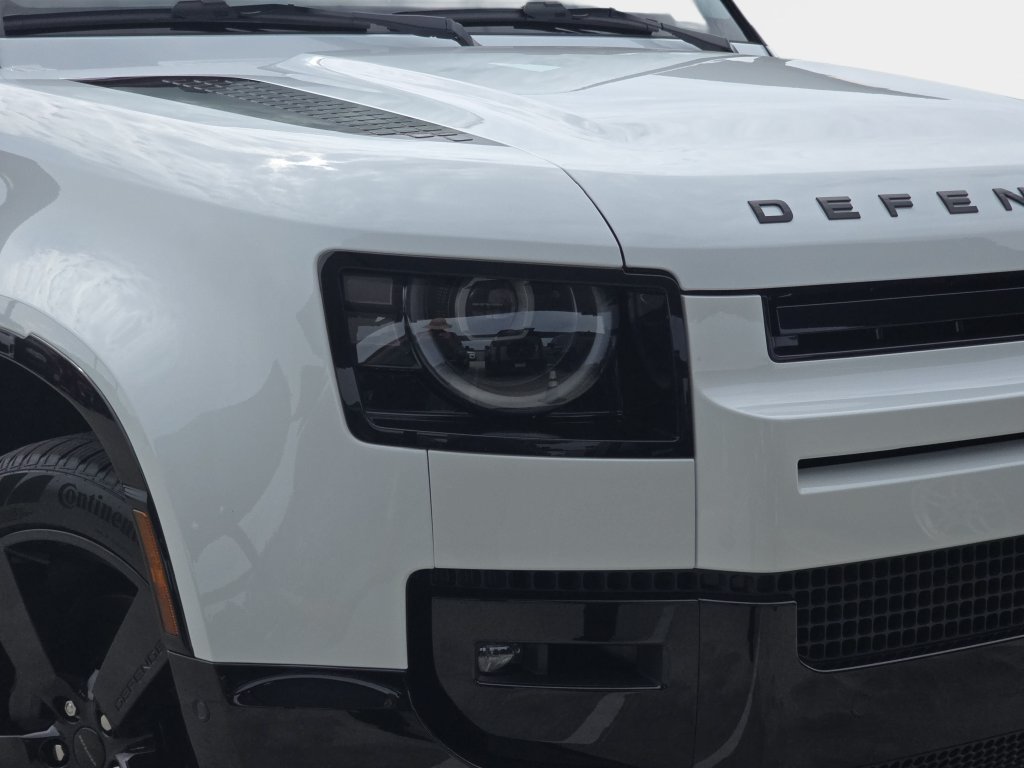 New 2026 Land Rover Defender 110 X-Dynamic SE AWD/4WD image 32