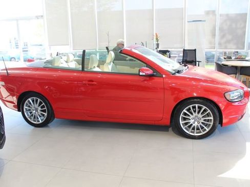 Used 2007 Volvo C70 T5 FWD image 2