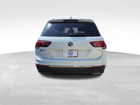 Certified 2021 Volkswagen Tiguan SE w/ Panoramic Sunroof Package AWD/4WD image 2