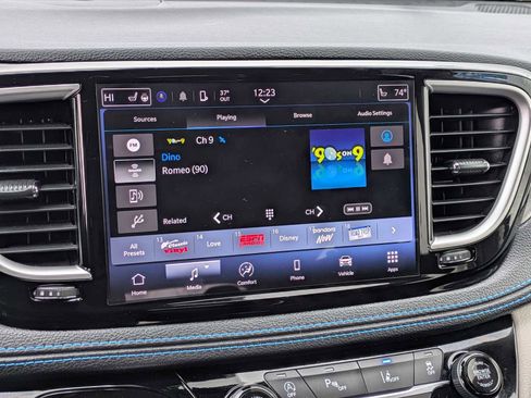 Used 2021 Chrysler Pacifica Touring w/ Cold Weather Group image 26