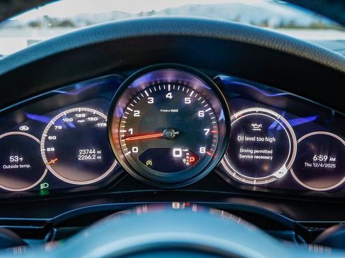 Used 2023 Porsche Cayenne Platinum Edition image 24