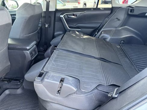 Used 2021 Toyota RAV4 XLE AWD/4WD image 25