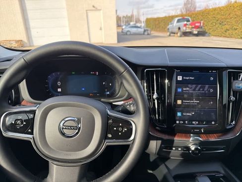 Used 2024 Volvo XC60 B5 Plus w/ Protection Package Premier image 17