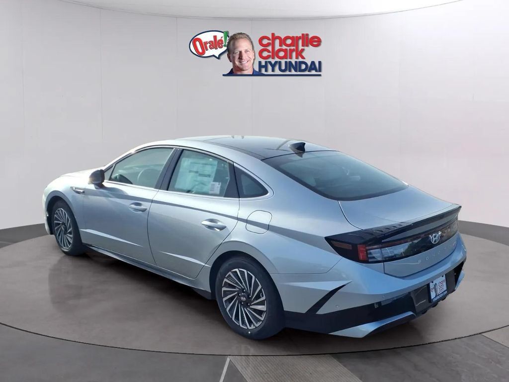 New 2026 Hyundai Sonata Limited FWD image 3
