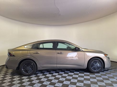 Used 2026 Nissan Sentra SV w/ SV Convenience Package FWD image 5