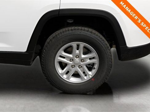 New 2025 Jeep Grand Cherokee Laredo w/ Trailer Tow Package image 9