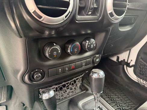 Used 2012 Jeep Wrangler Unlimited Sahara w/ Dual Top Group AWD/4WD image 17