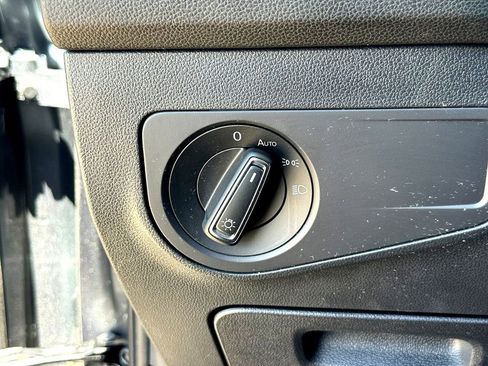 Certified 2024 Volkswagen Tiguan SE image 17