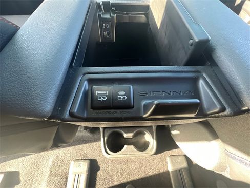 Used 2024 Toyota Sienna XSE image 33