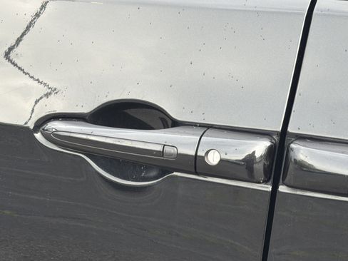 Used 2023 Chrysler Pacifica Touring-L FWD image 29